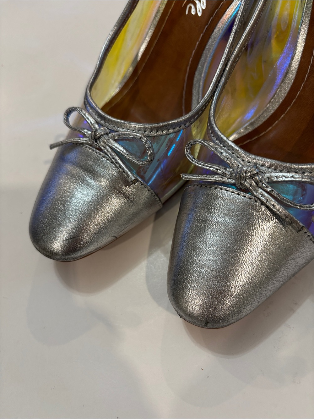 L'INTERVALLE Iridescent Block Heel Pumps Silver Holographic Bow Size 7 Chic - Picture 2 of 14